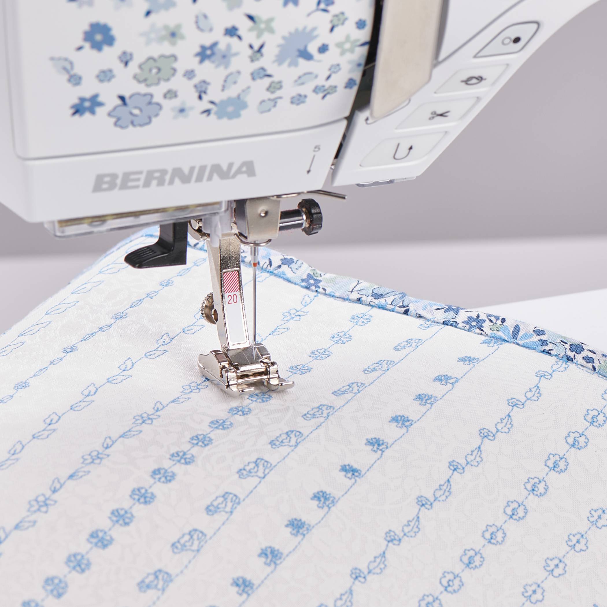 BERNINA 495 Liberty Edition — 32 points décoratifs Liberty exclusifs