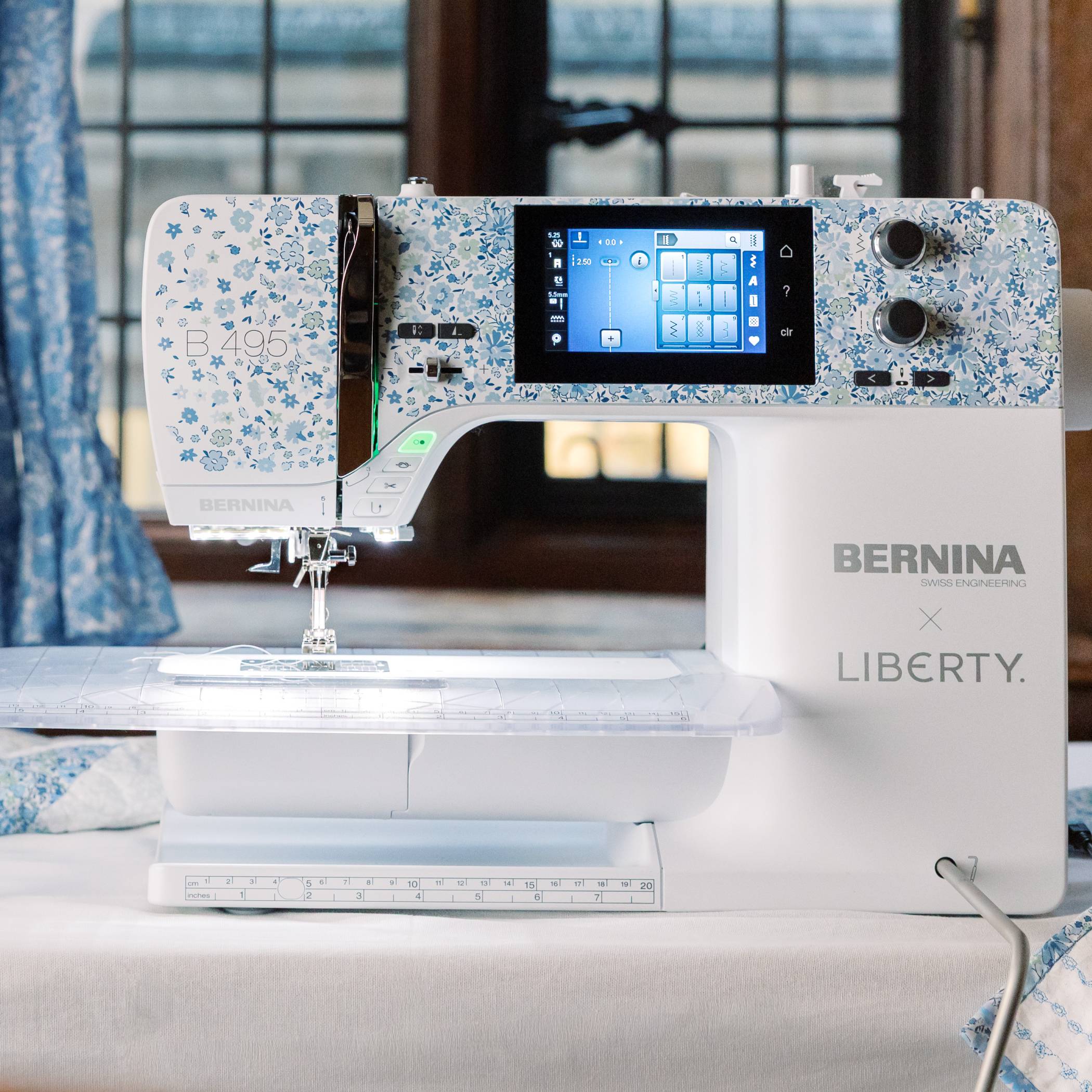 BERNINA 495 Liberty Edition — crochet BERNINA et canette Jumbo
