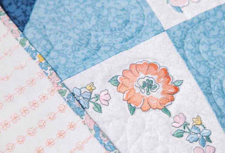 BERNINA 580 Liberty Edition — points décoratifs et motifs de broderie de l'édition Liberty