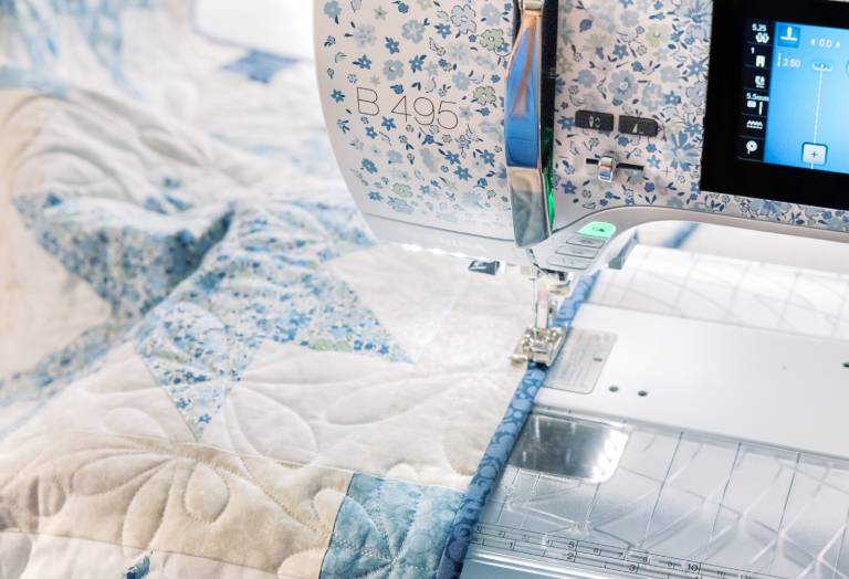 BERNINA 495 Liberty Edition — caractéristiques de confort pour une couture parfaite