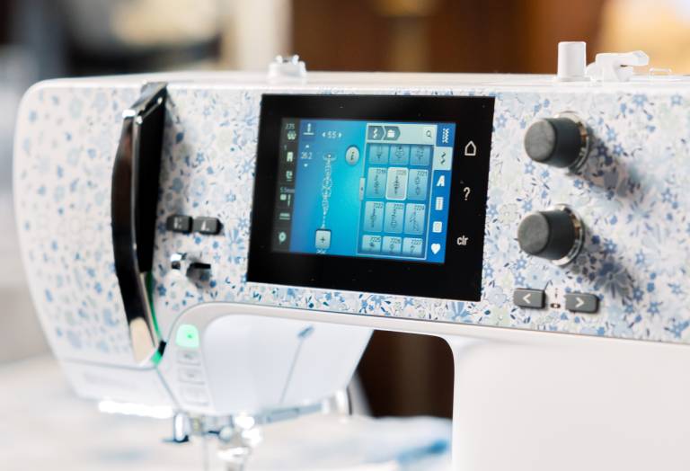 BERNINA 495 Liberty Edition — fonctionnement intuitif de l'écran tactile