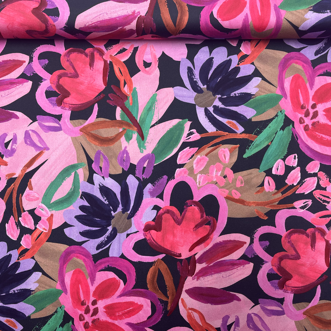 Satin de Coton floral peint – Parfait pour vêtements et accessoires