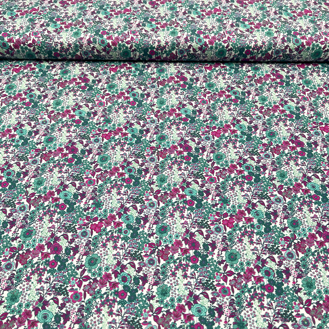 Tissu Coton Style Liberty – Fleurs Fuchsia et Émeraude