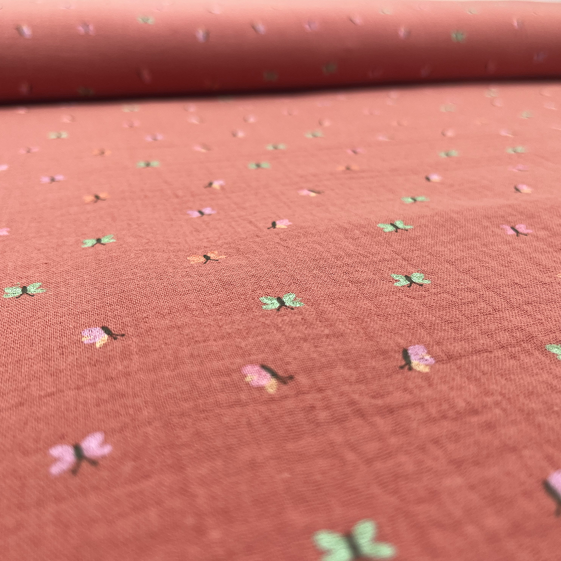 Tissu Double Gaze Fantaisie Papillons – Fraîcheur et Charme