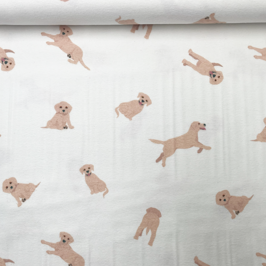 Tissu Flanelle Chiots Tendres sur Fond Écru
