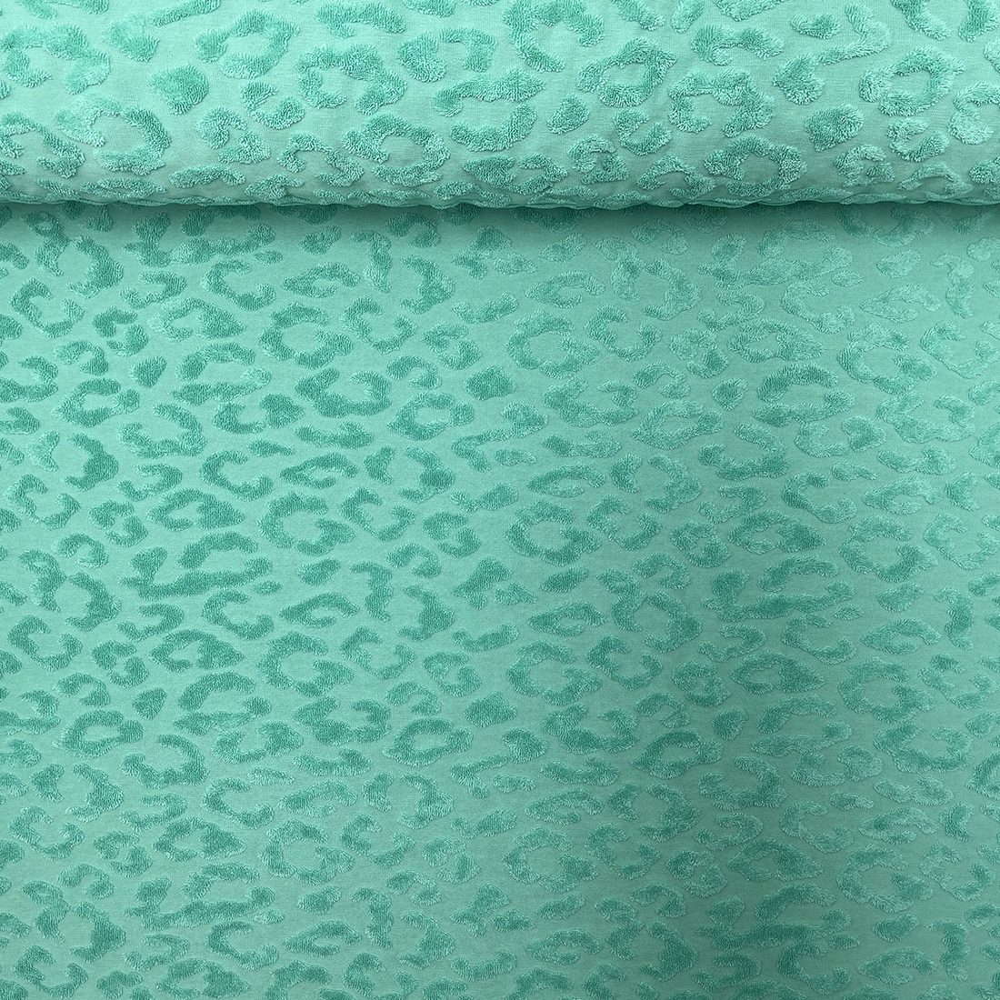 Tissu Jersey Léopard Turquoise – Souple, Stylé et Confortable
