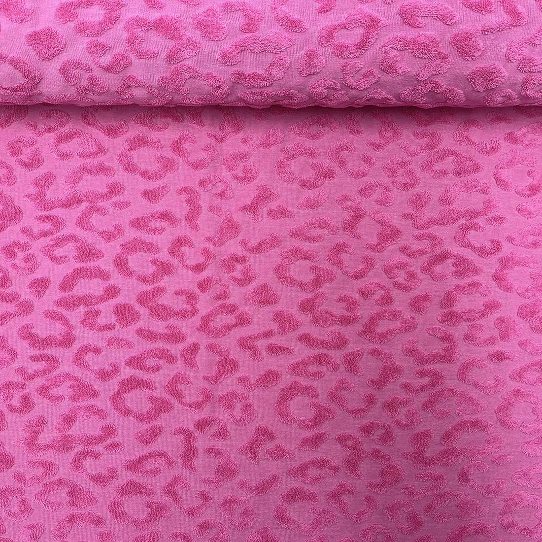 Tissu Jersey Motif Léopard en Relief – Couleur Fuchsia Vive