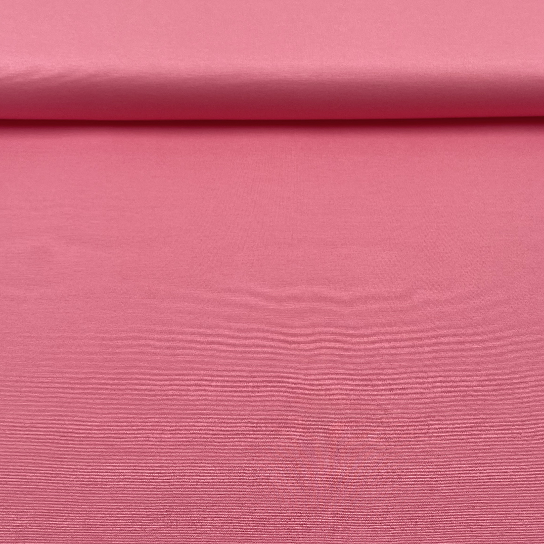 Tissu Jersey de Punto rose – Élégance et confort optimal