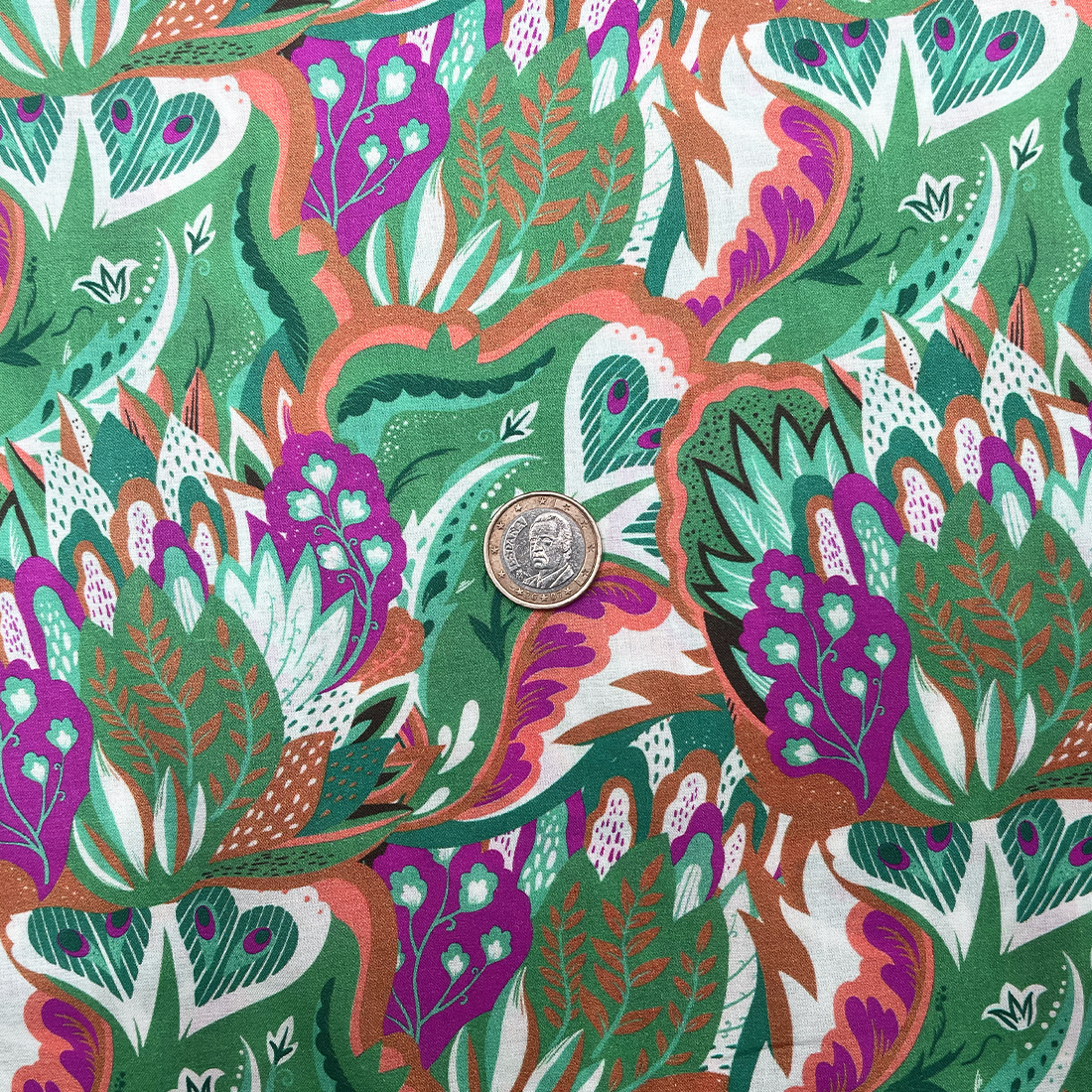 Tissu Liberty Jungle Florale – Créativité et Couleurs

