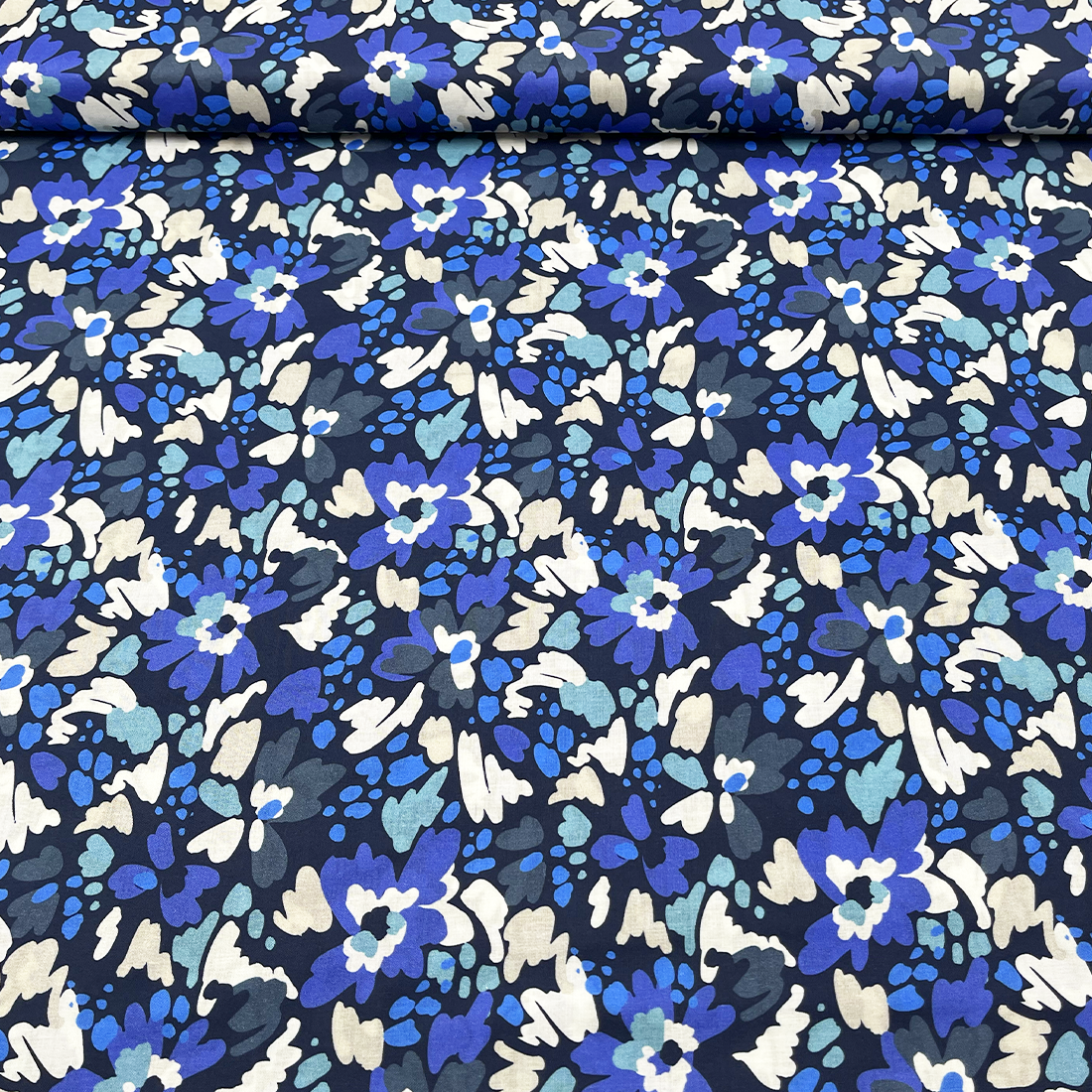 Tissu Liberty Moderne – Floral Bleu Intense sur Fond Marine