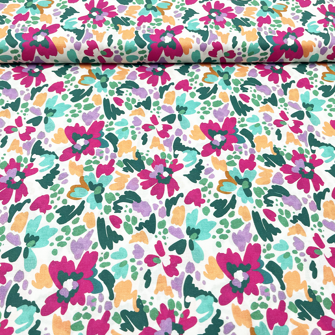 Tissu coton style Liberty – Imprimé floral multicolore fond blanc