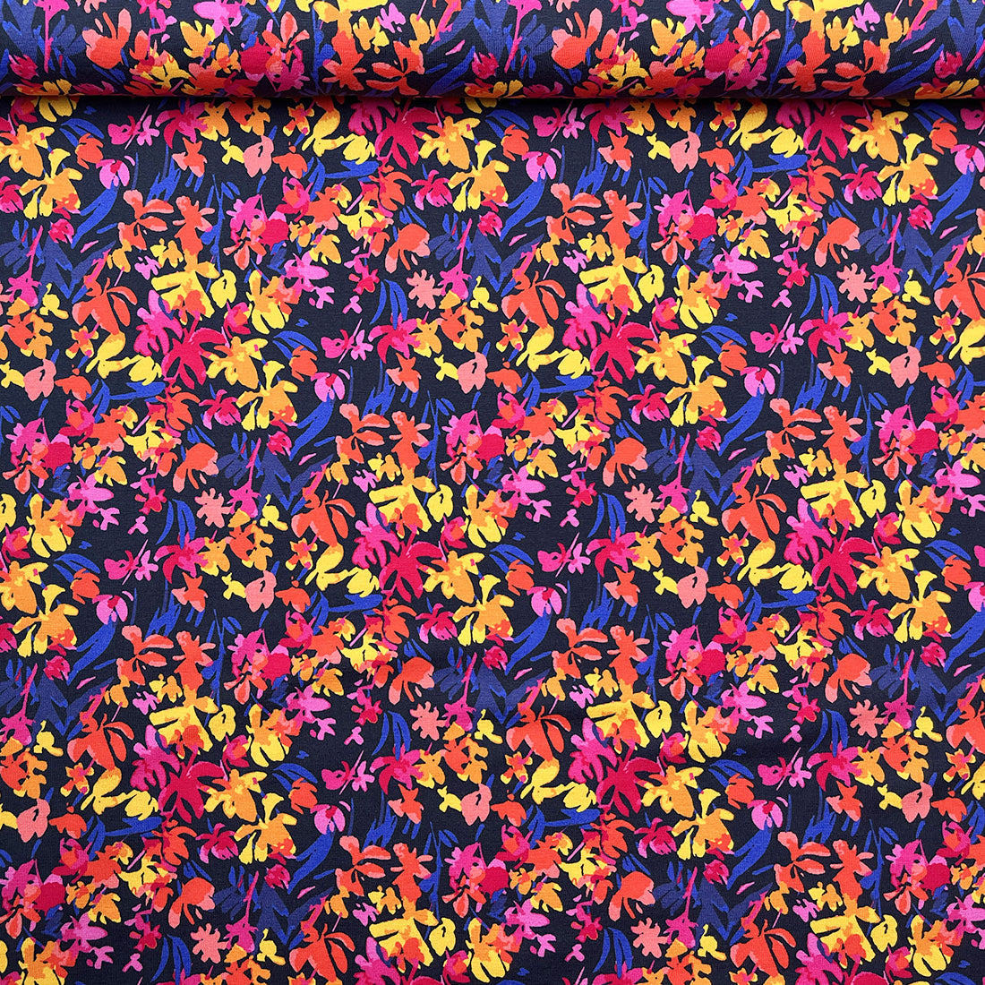 Tissu jersey floral coloré – Extensible et doux