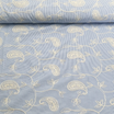 Tissu ligné rayé bleu clair avec broderie cachemire fleurie