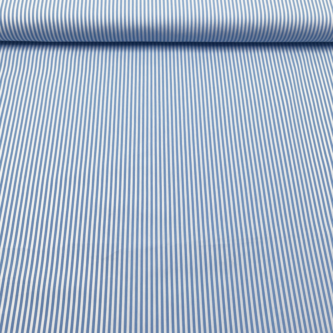 Tissu popeline coton rayée bleu blanc – Élégance et légèreté
