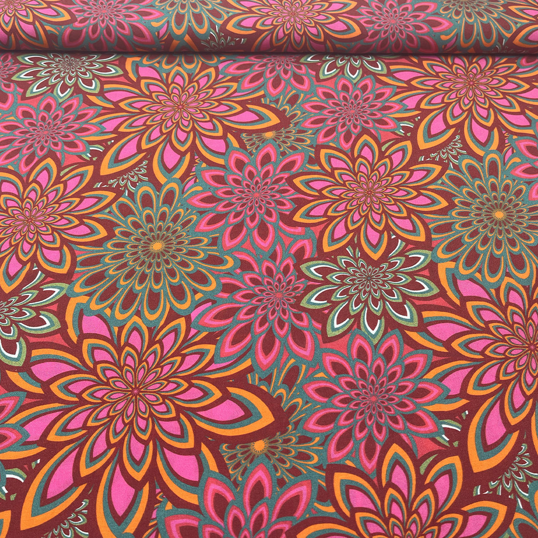 Tissu viscose fleurs géométriques – Couleurs vibrantes et fluidité