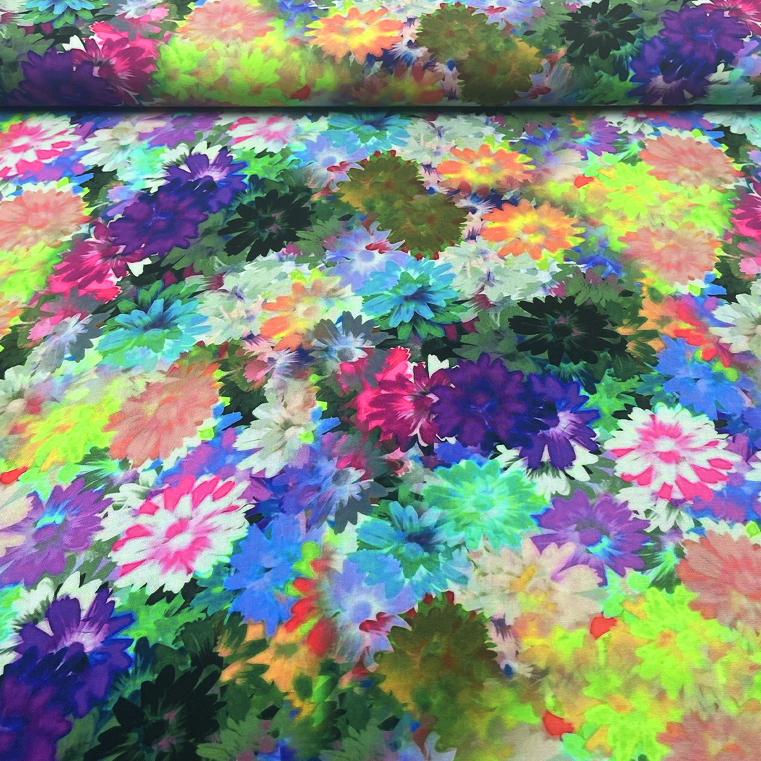 Tissu viscose imprimé fleurs multicolores – Explosion de couleurs