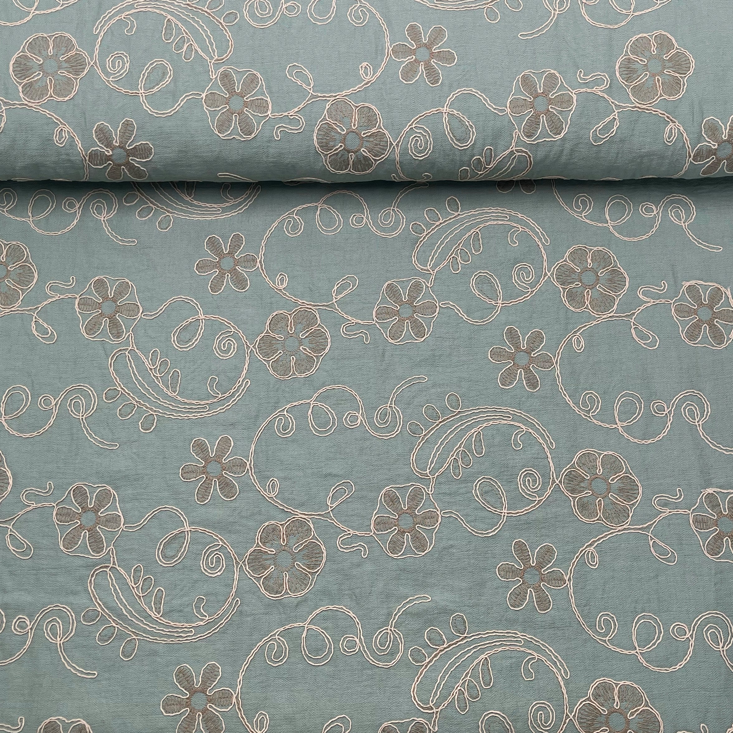 Tissu viscose menthe avec broderie fleur
