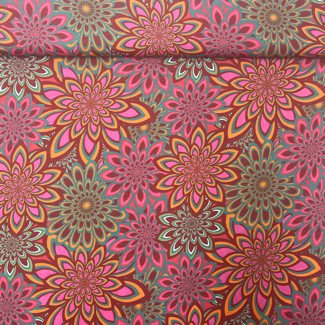 Viscose imprimé floral géométrique – Idéal pour vêtements et accessoires