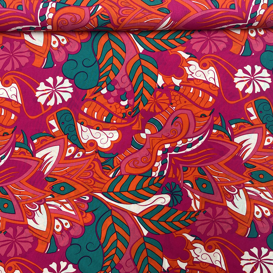 Viscose motif feuilles colorées – Mélange vibrant de couleurs