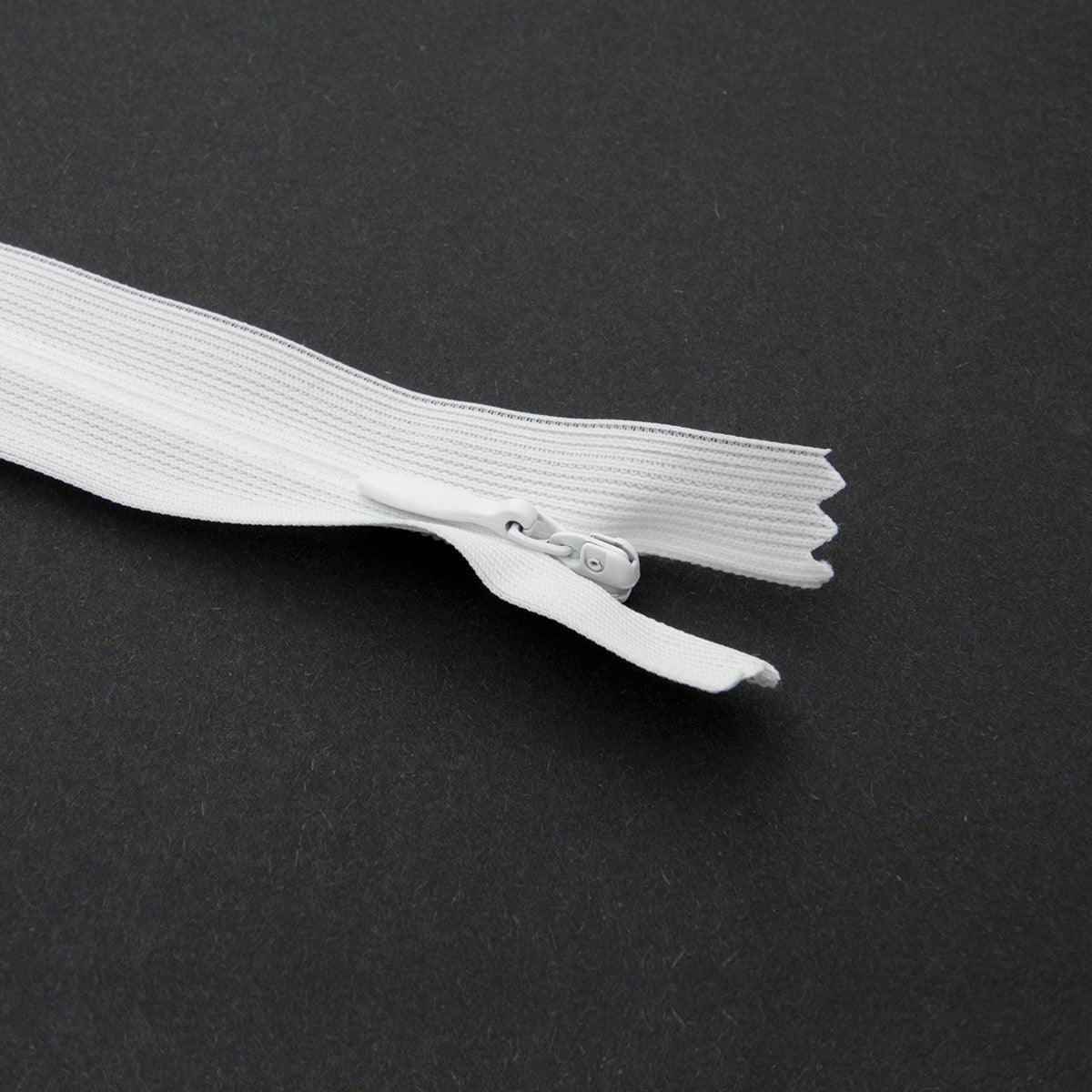 Fermeture éclair / Zip / tirette invisible blanche