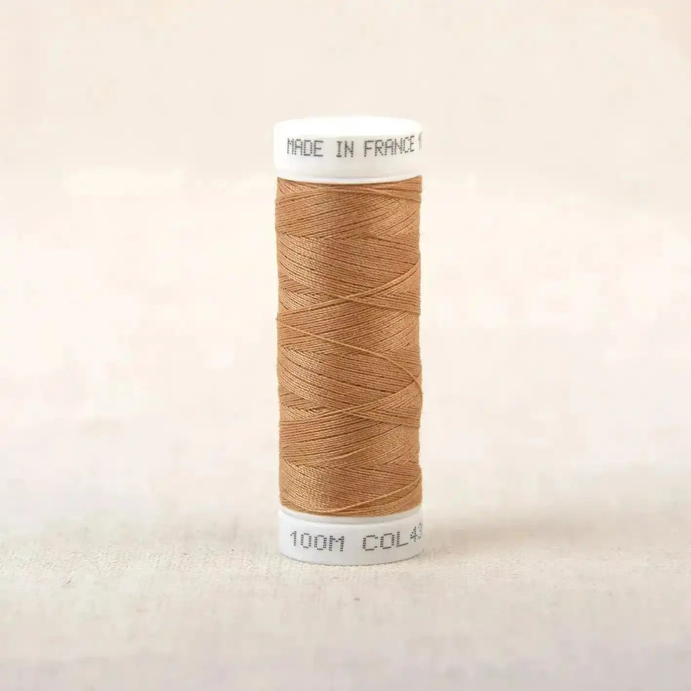 Fil à coudre marron