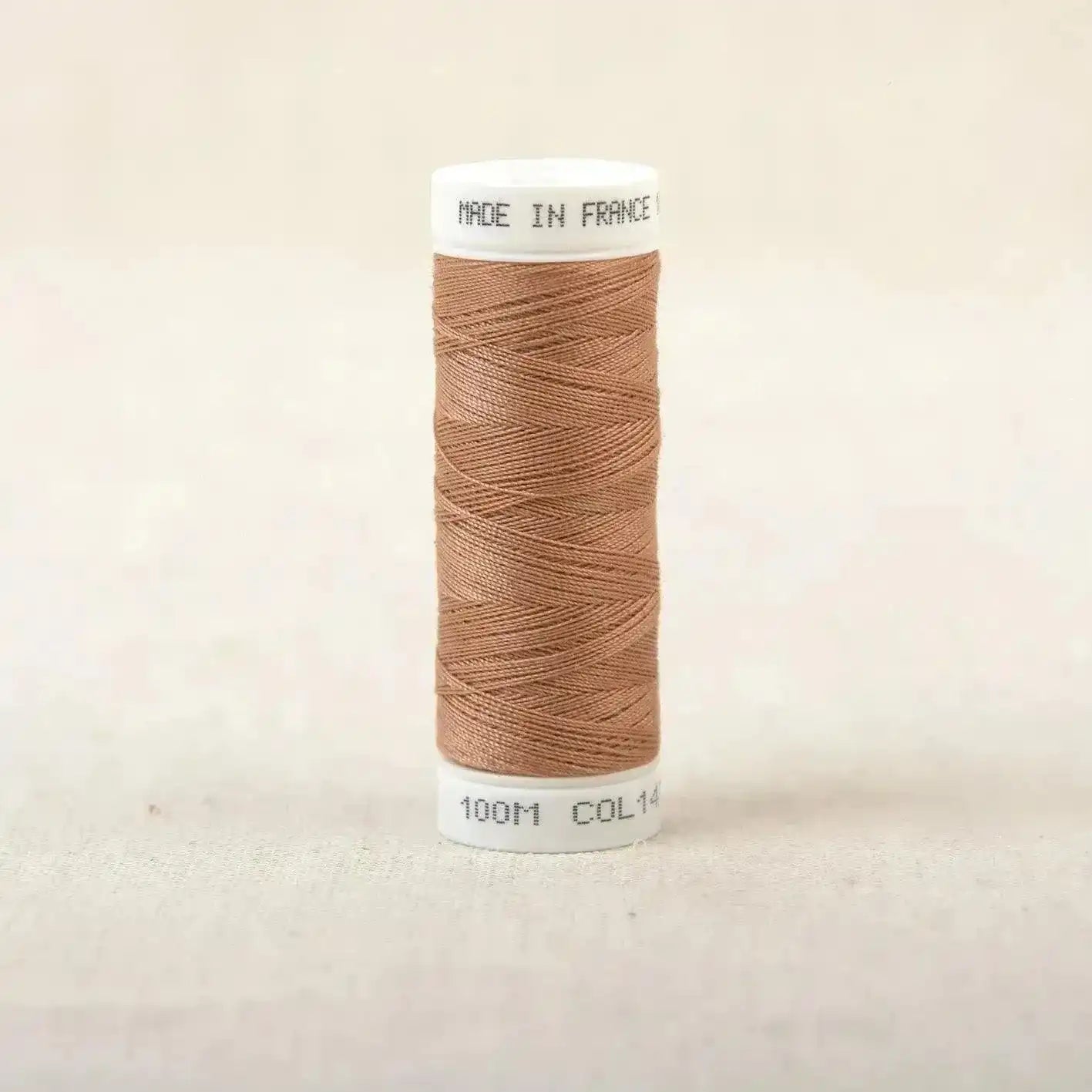 Fil à coudre orange