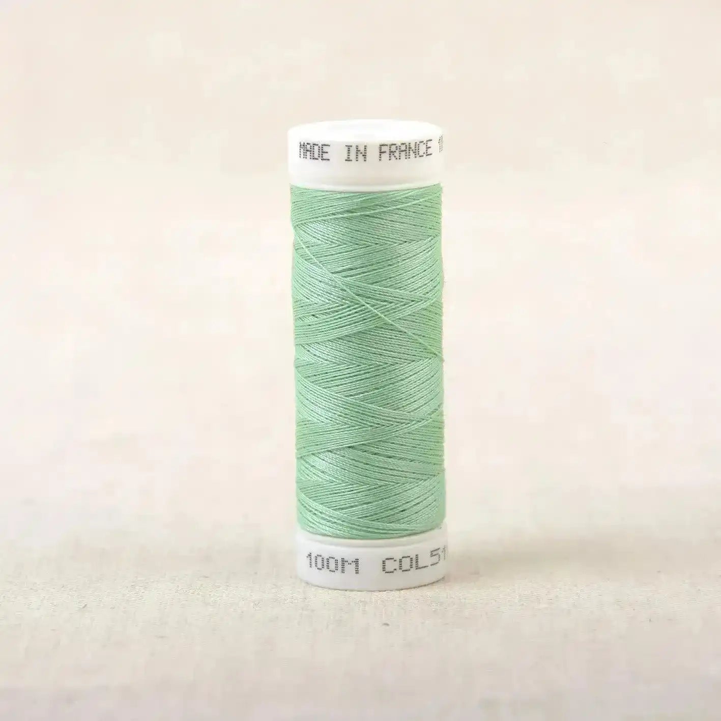 Fil à coudre vert