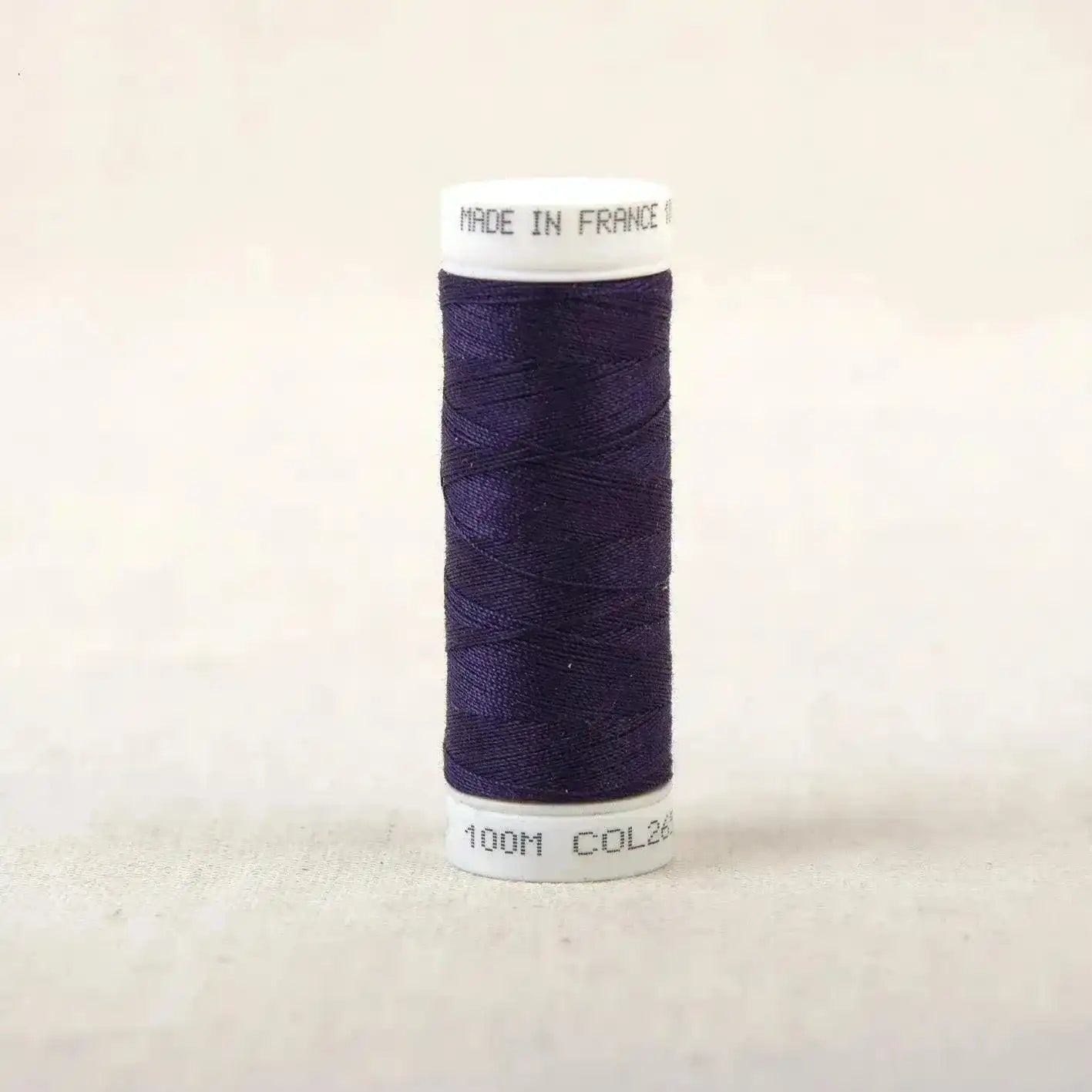 Fil à coudre violet