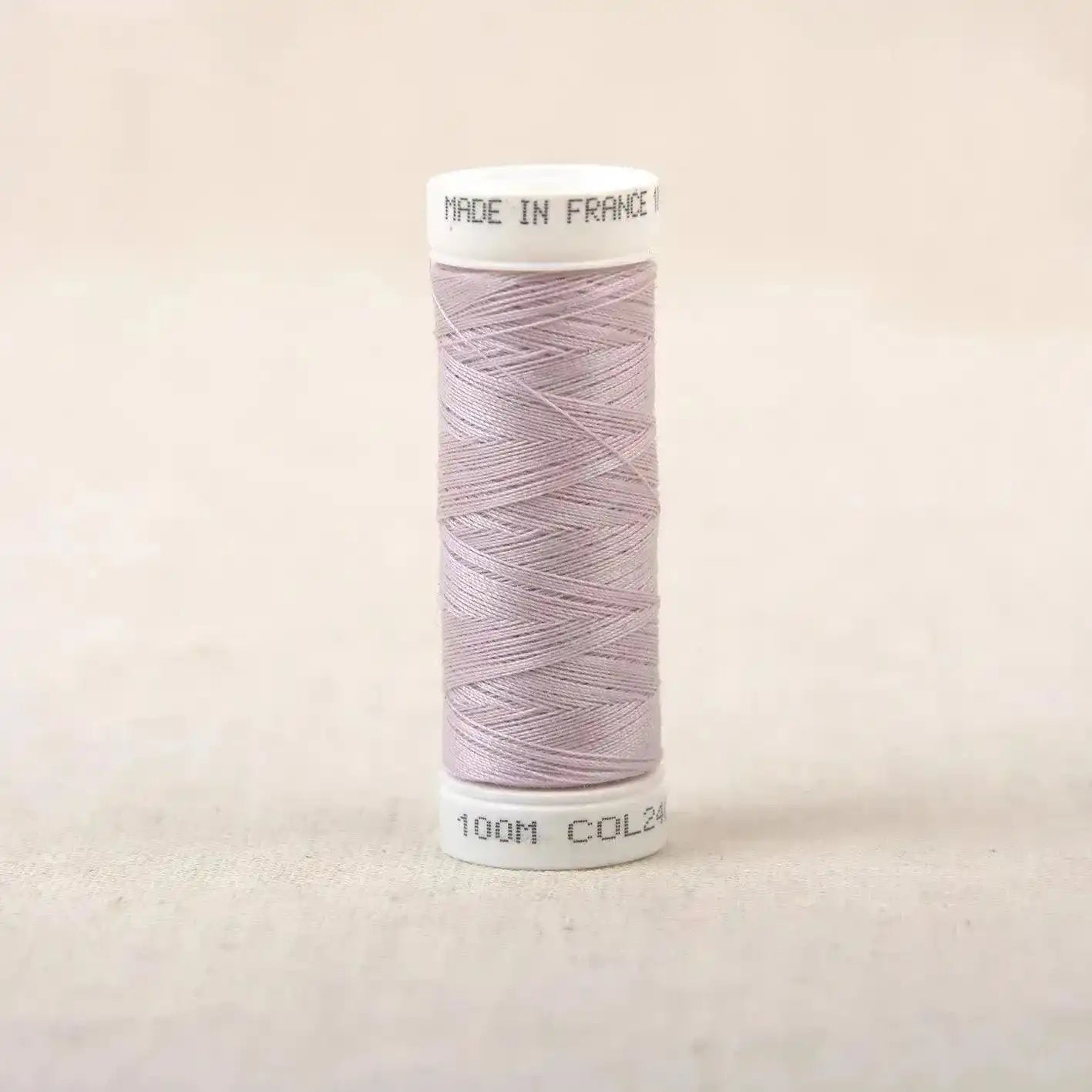 Fil à coudre violet