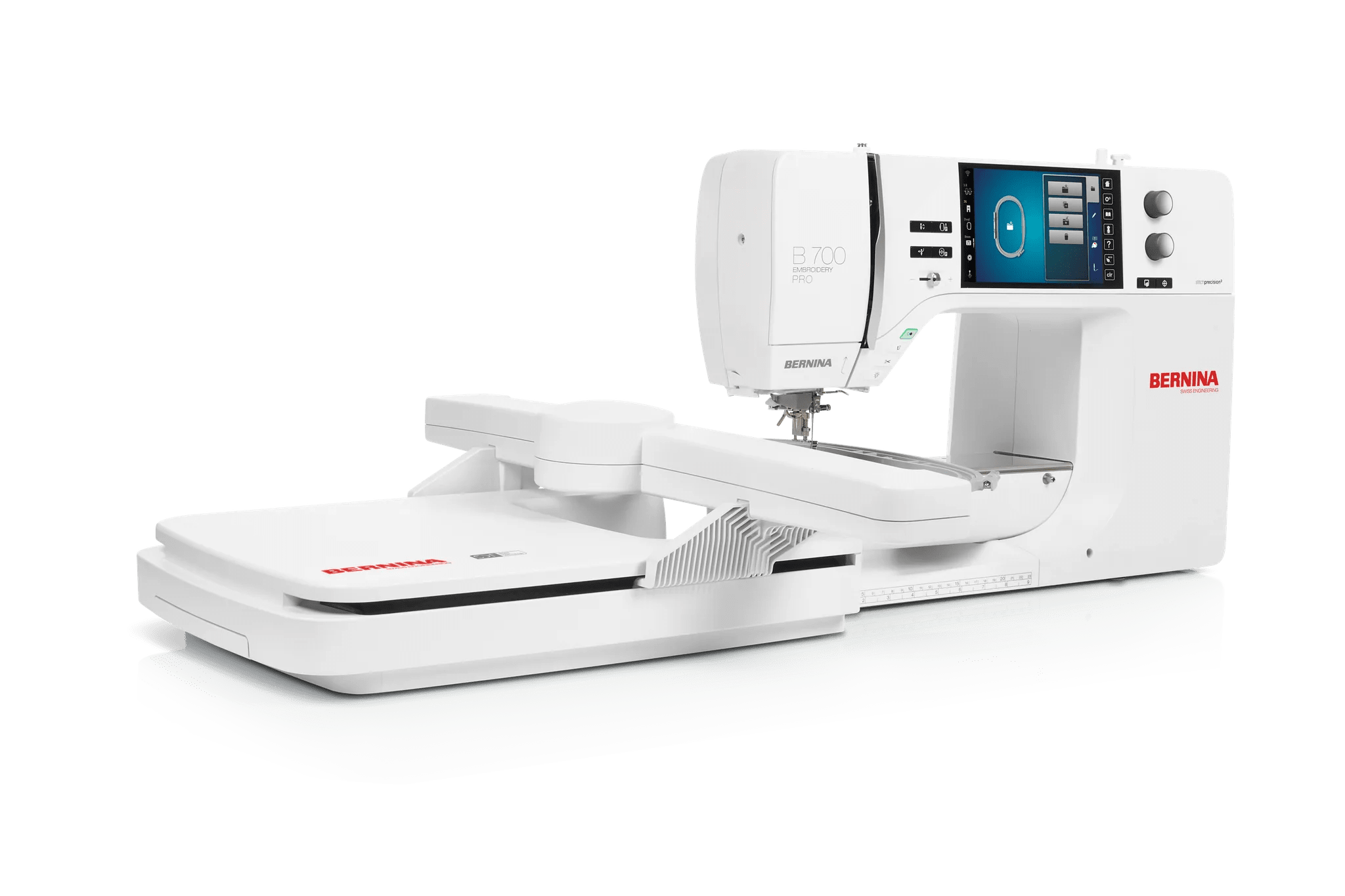Machine à broder BERNINA 700 PRO — en atelier, cadrage carré