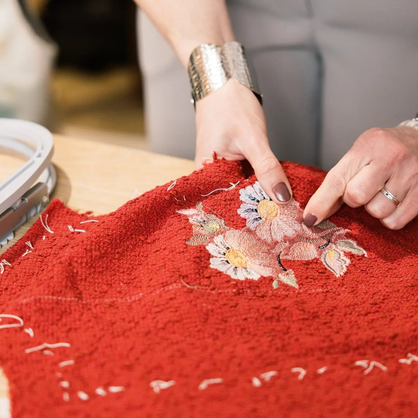 Machine à broder BERNINA 700 PRO — en situation, atelier de couture