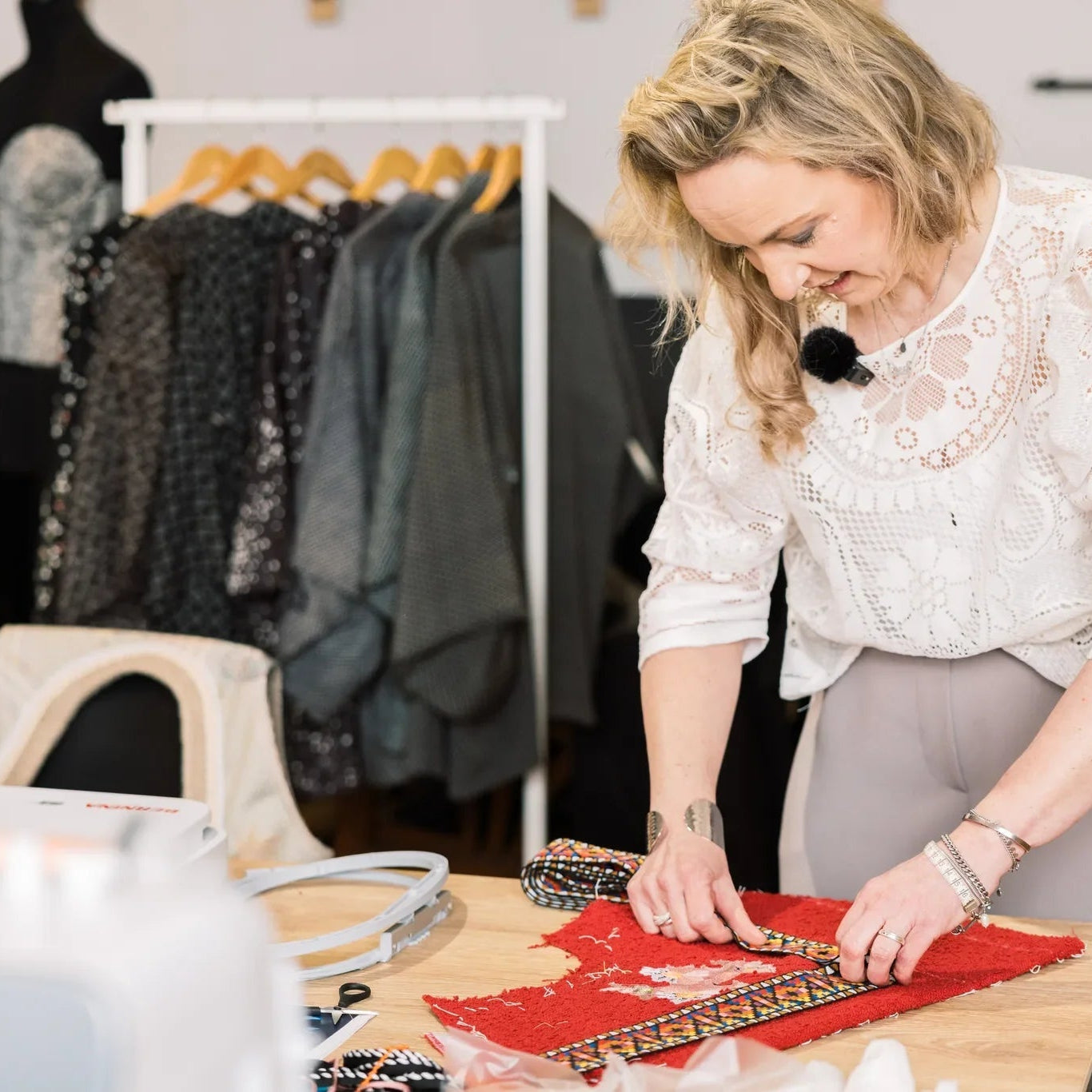 Machine à broder BERNINA 700 PRO — en situation, atelier de couture