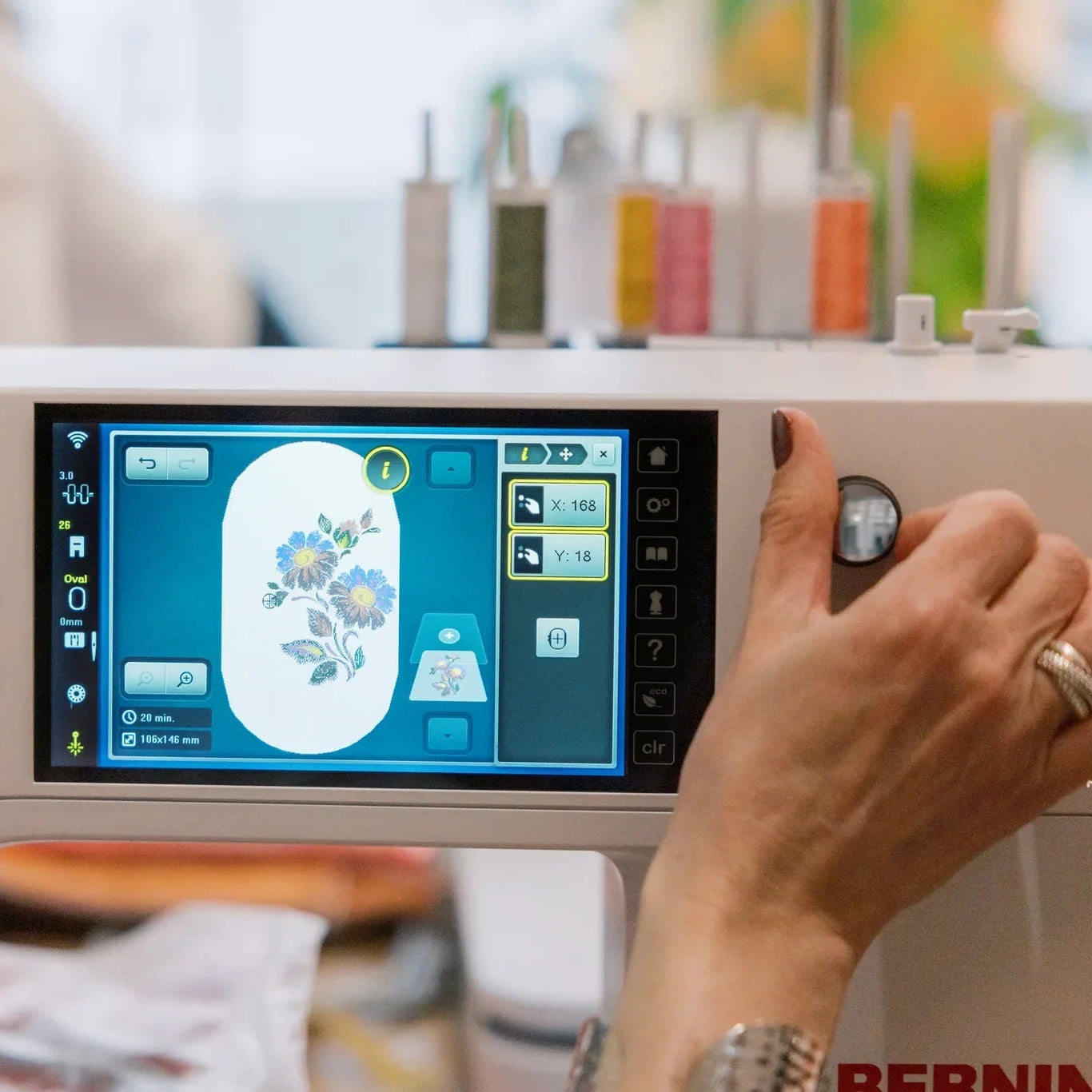 Machine à broder BERNINA 700 PRO — en situation, atelier de couture