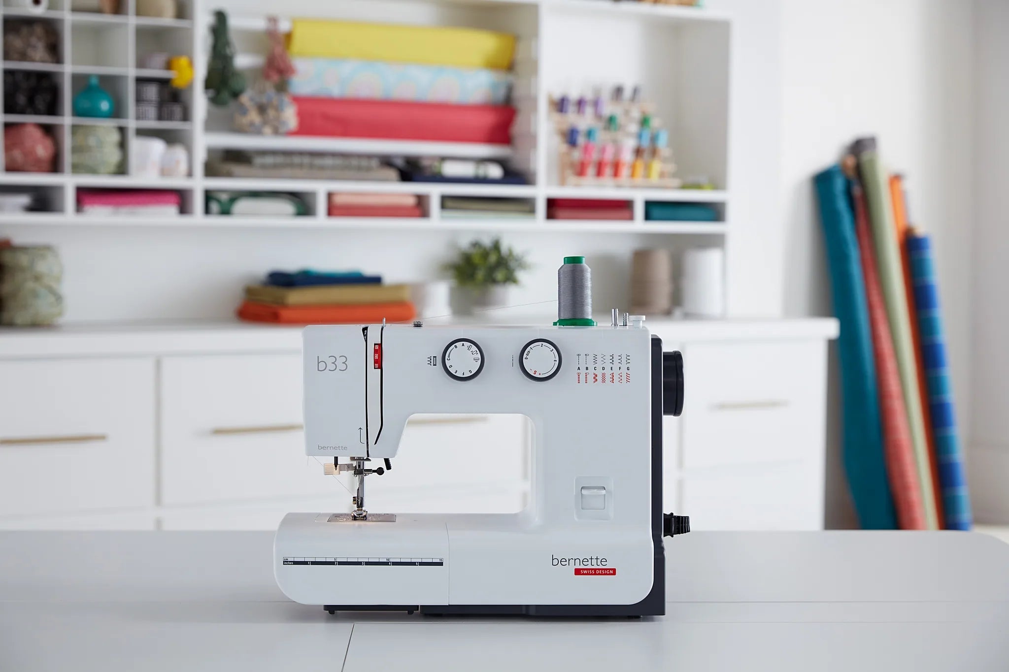 Machine à coudre bernette 33 — en couture, en situation