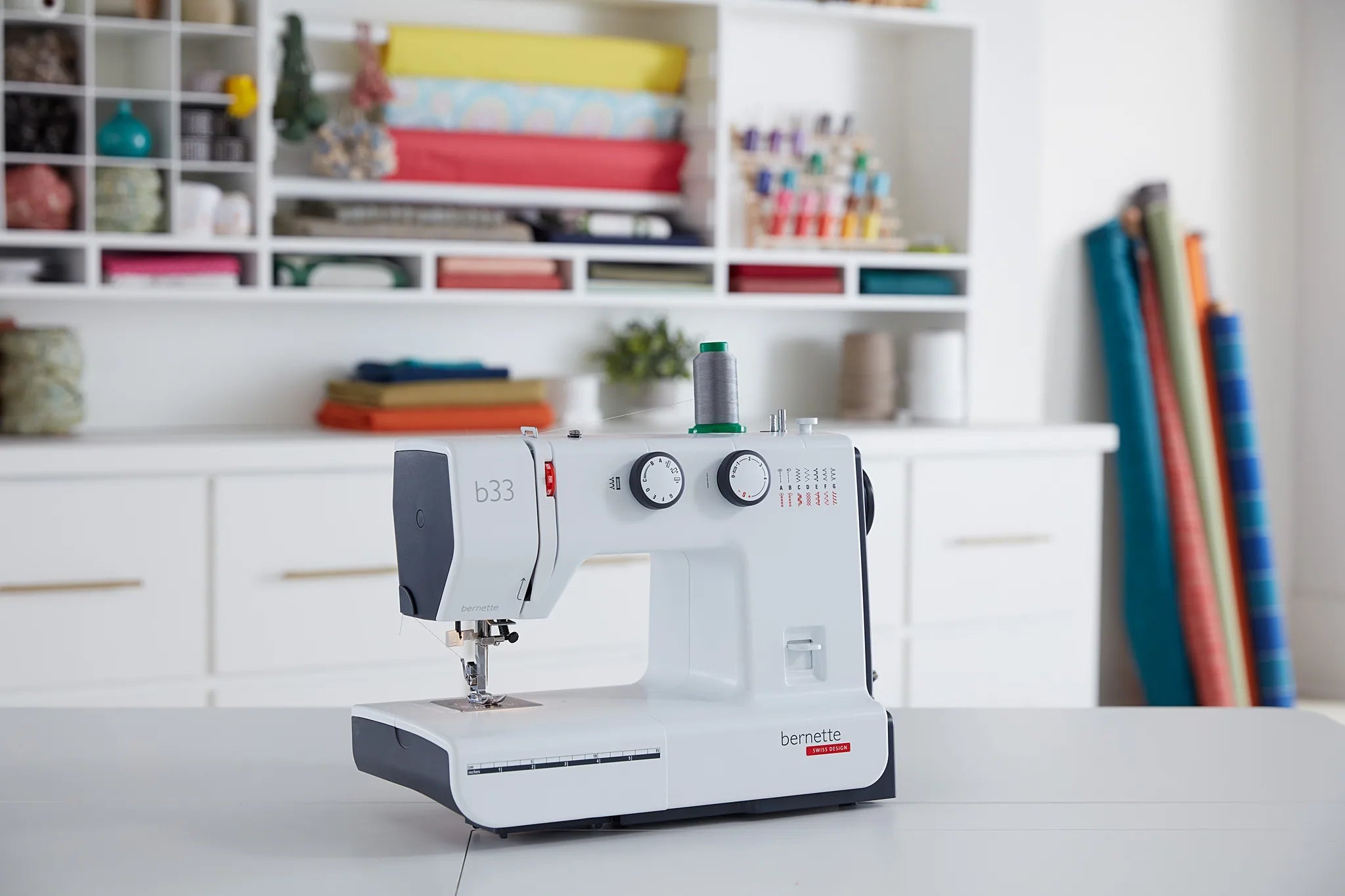 Machine à coudre bernette 33 — en couture, en situation