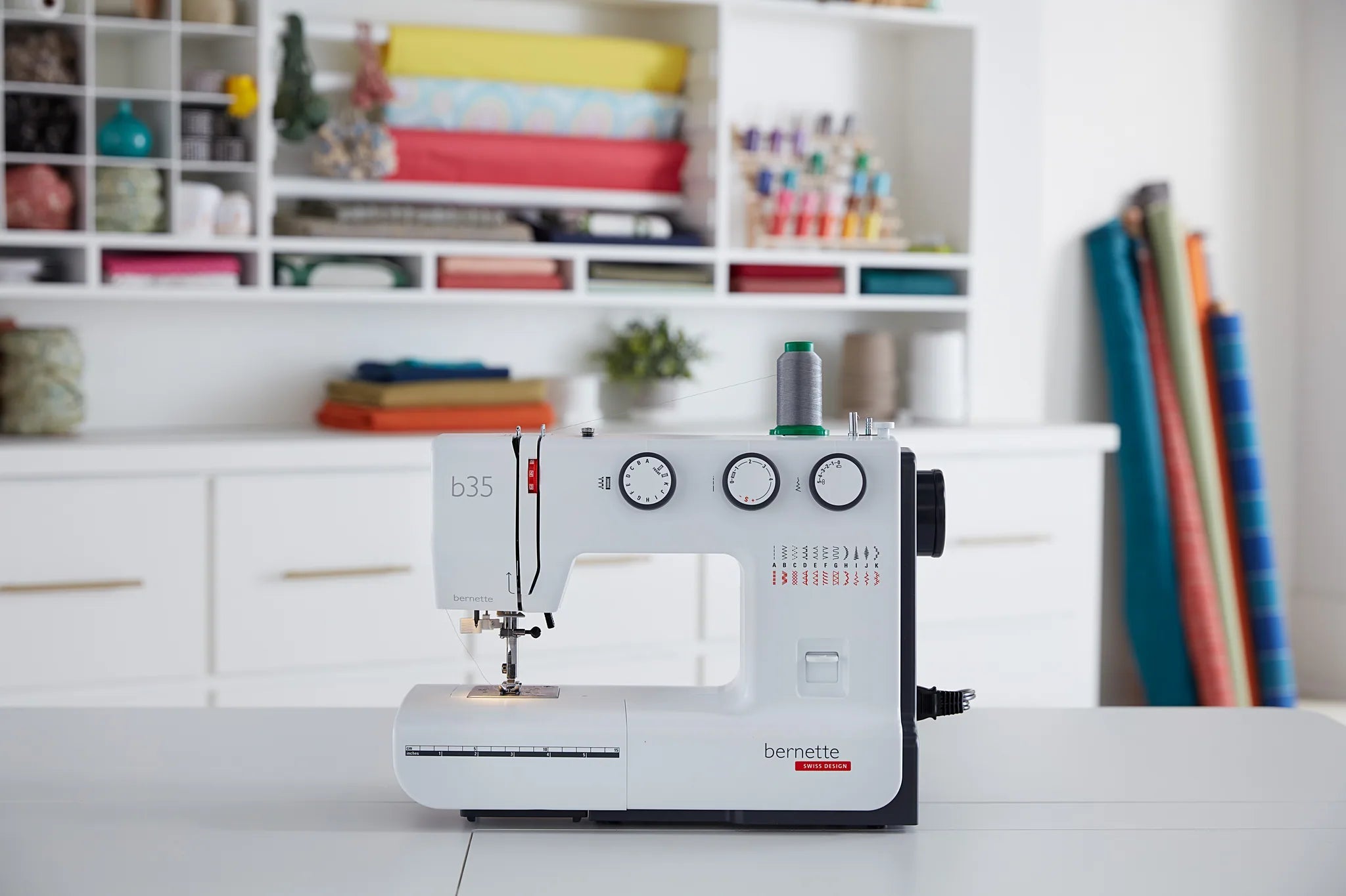 Machine à coudre bernette 35 — en couture, en situation