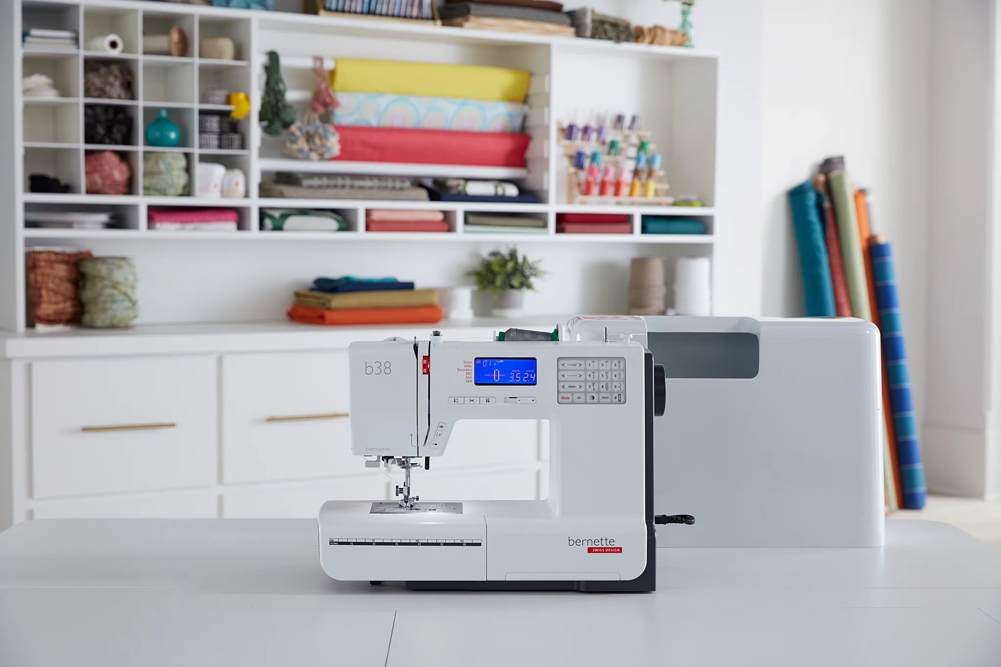 Machine à coudre bernette 38 — en couture, en situation