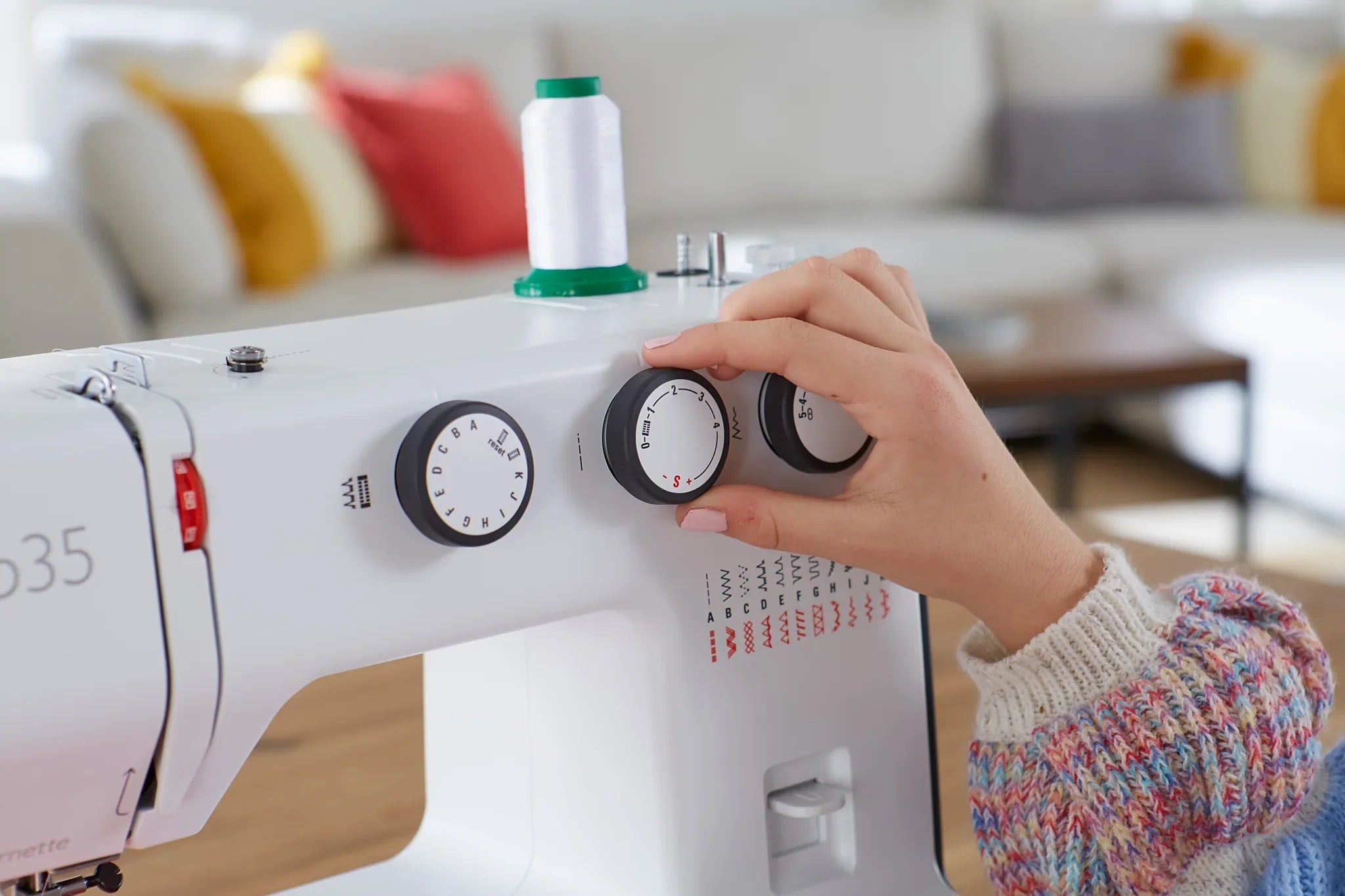 Machine à coudre bernette 38 — en situation