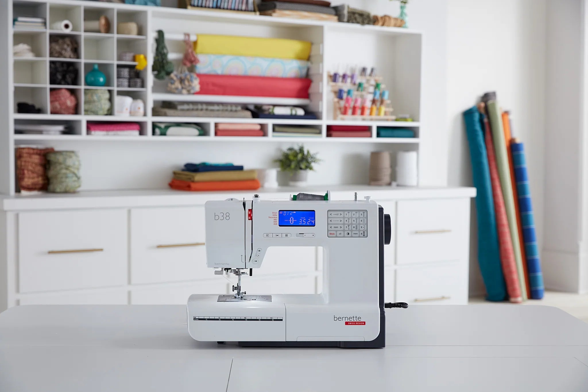 Machine à coudre bernette 38 — en couture, en situation