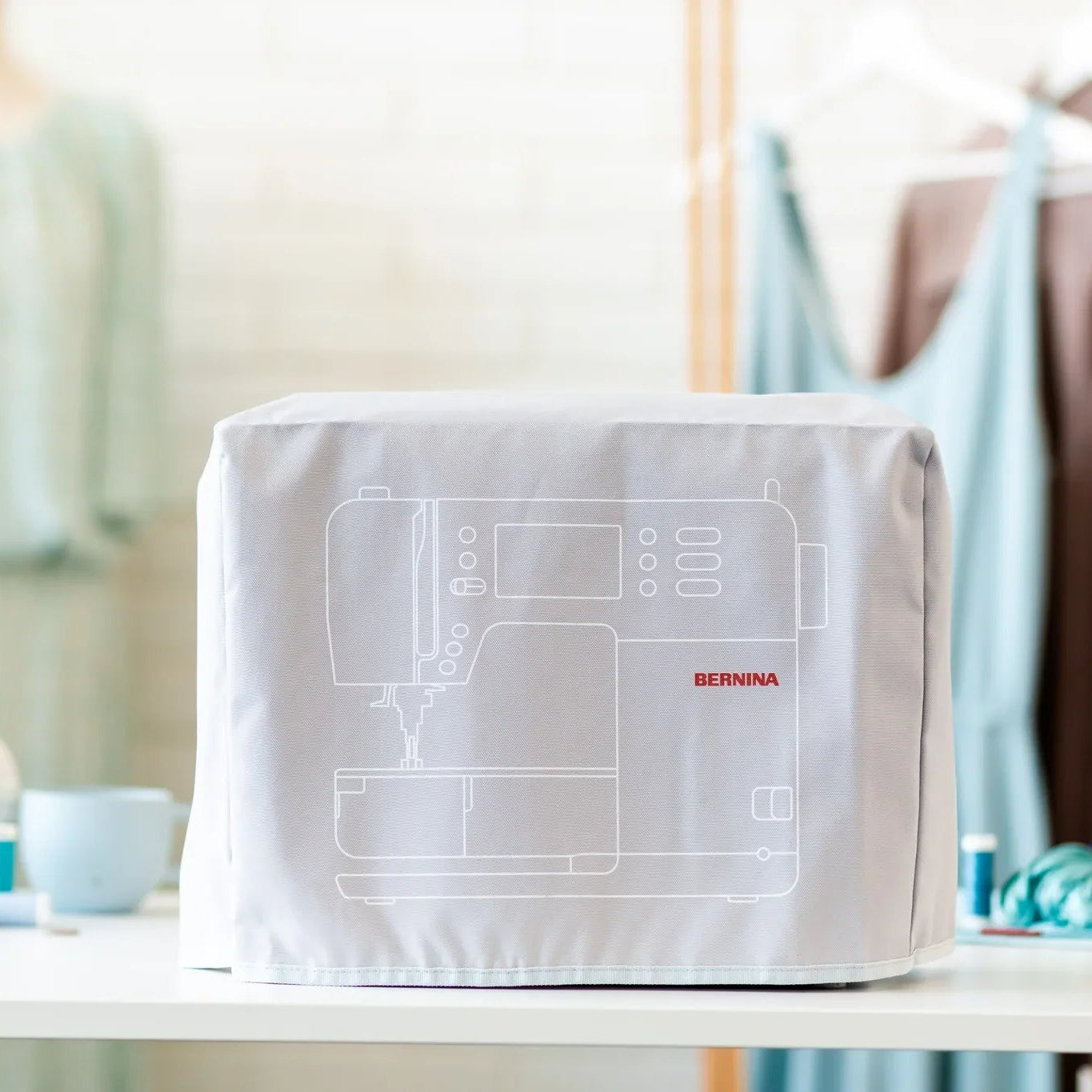Machine à coudre BERNINA 325 — en situation