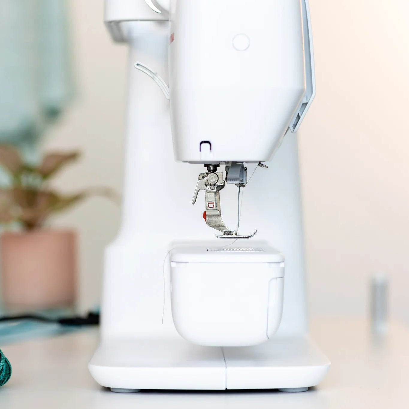 Machine à coudre BERNINA 325 — en situation