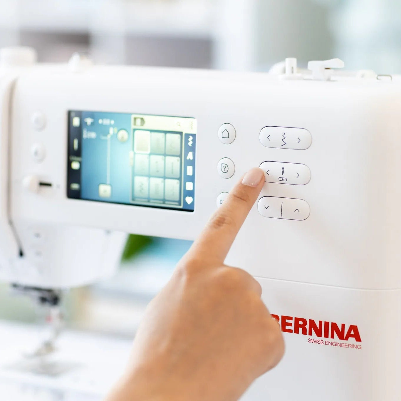 Machine à coudre BERNINA 325 — en situation