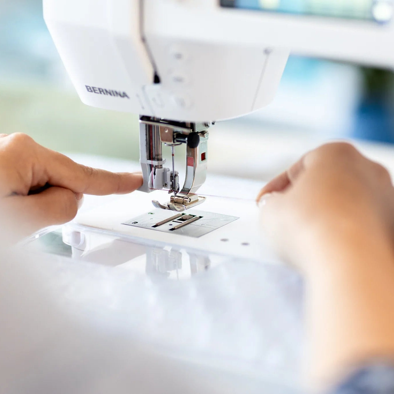 Machine à coudre BERNINA 335 — en situation