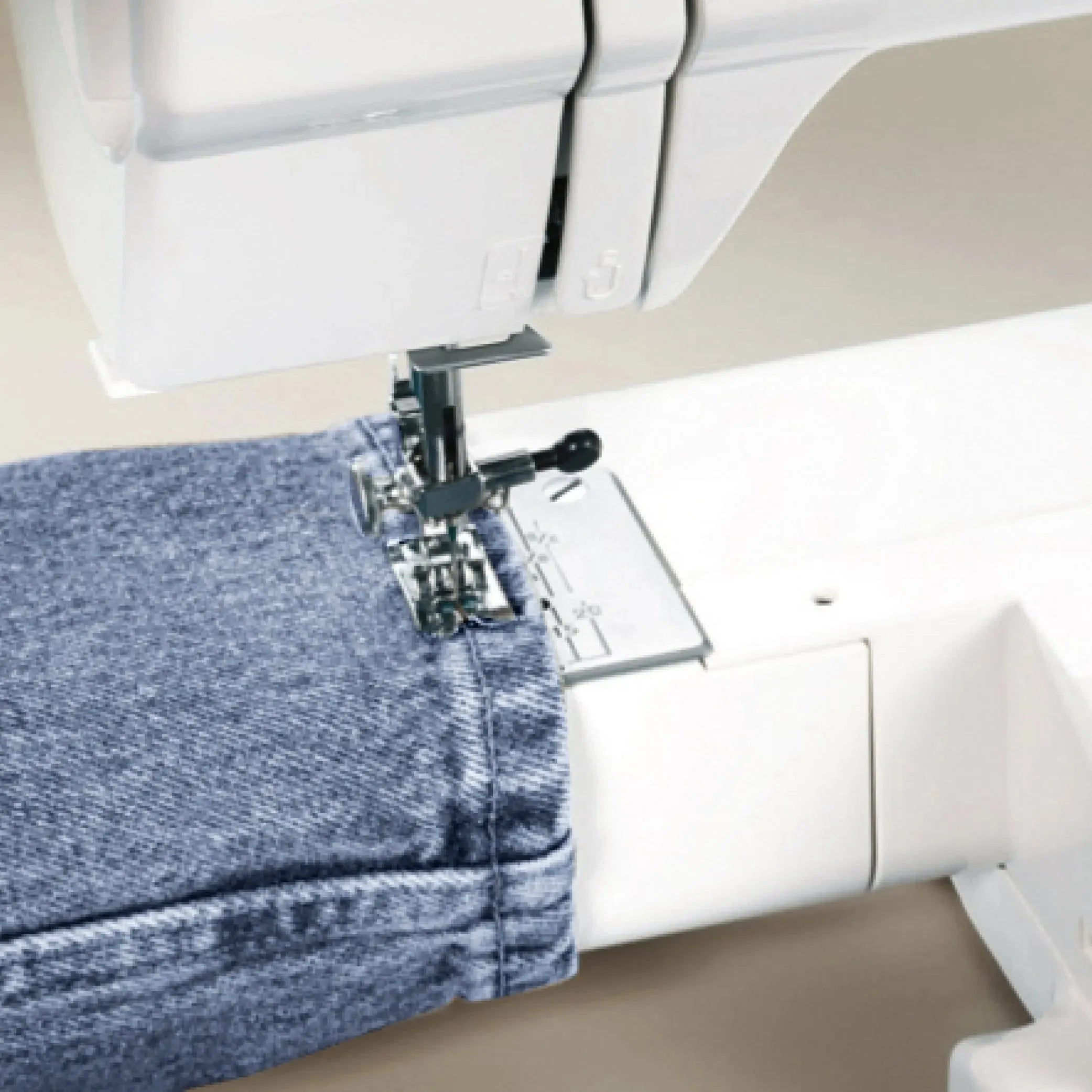 Machine à coudre ELNA explore 220S