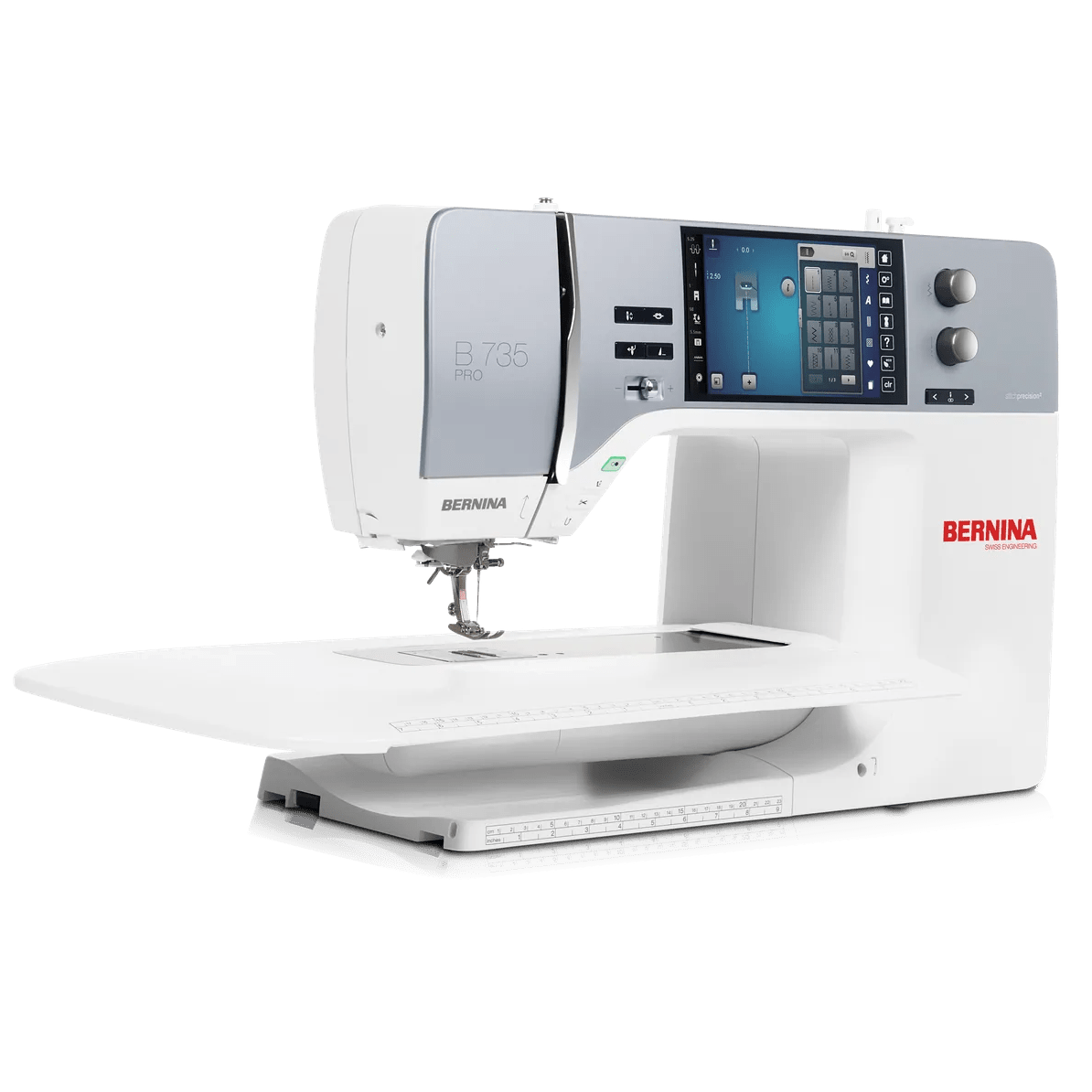 Machine à coudre et à broder BERNINA 735 PRO — en atelier, avec table rallonge