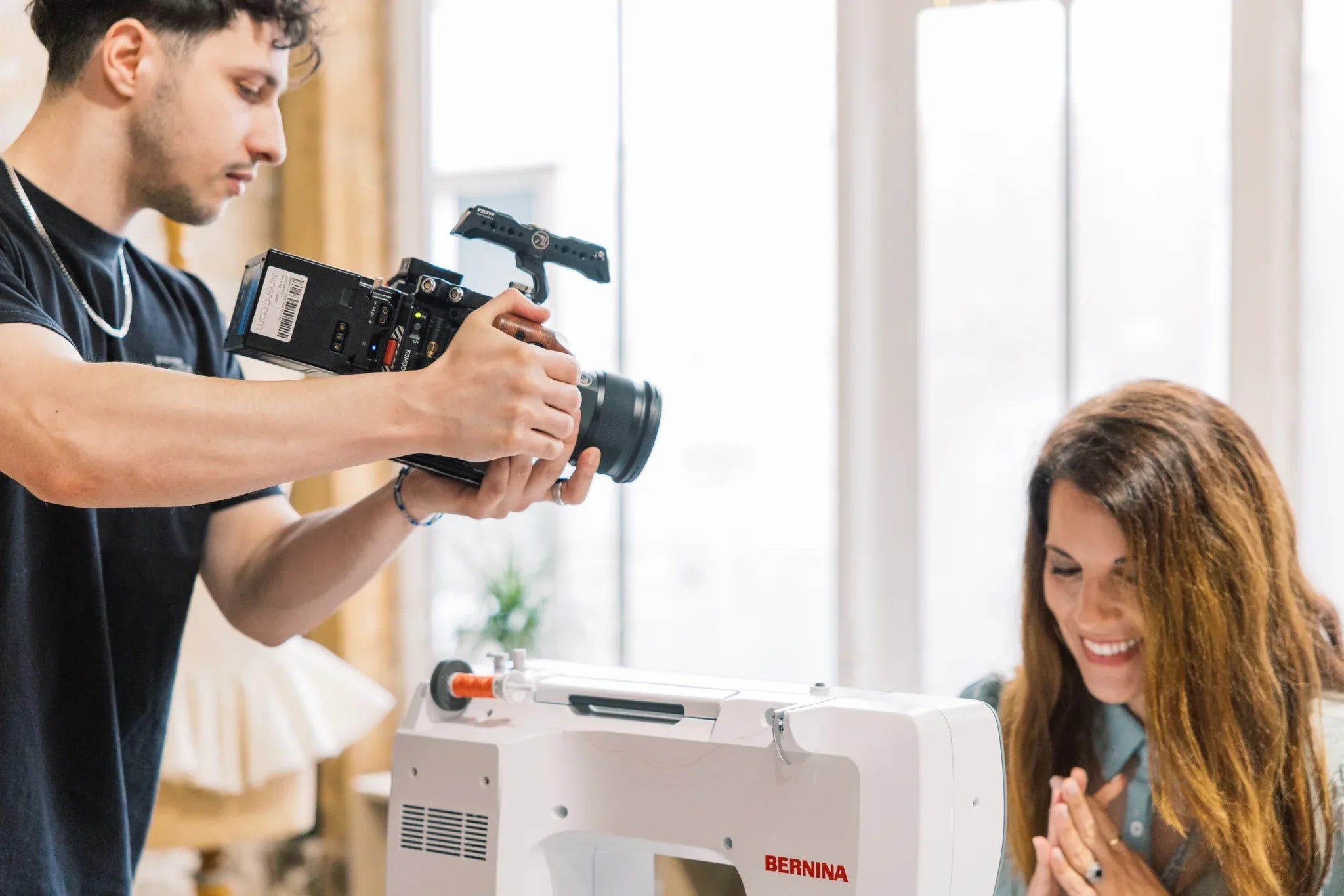 Machine à coudre et à broder BERNINA 735 PRO — en situation, atelier de couture