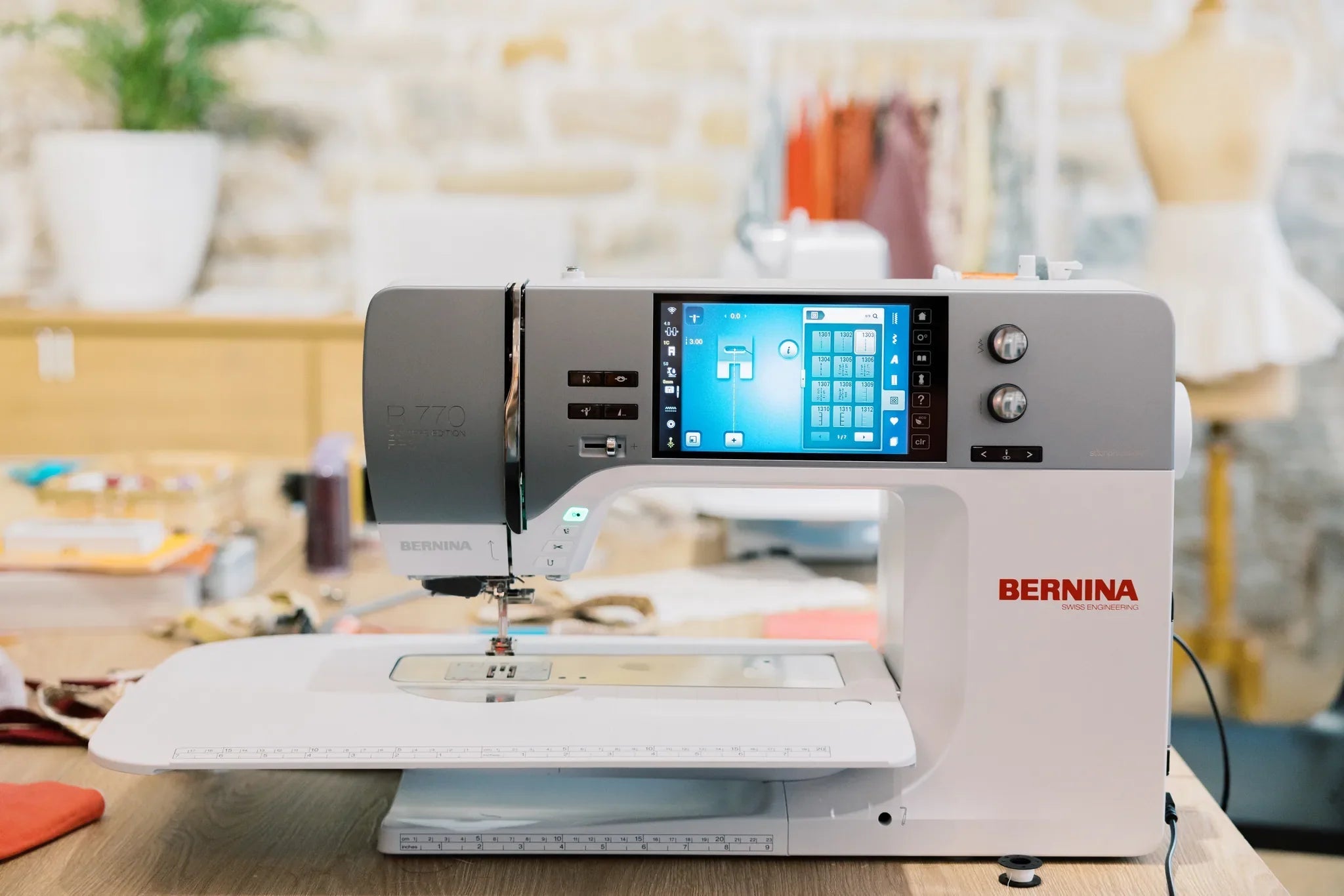 Machine à coudre et à broder BERNINA 770 QE PRO — en situation, atelier de quilting