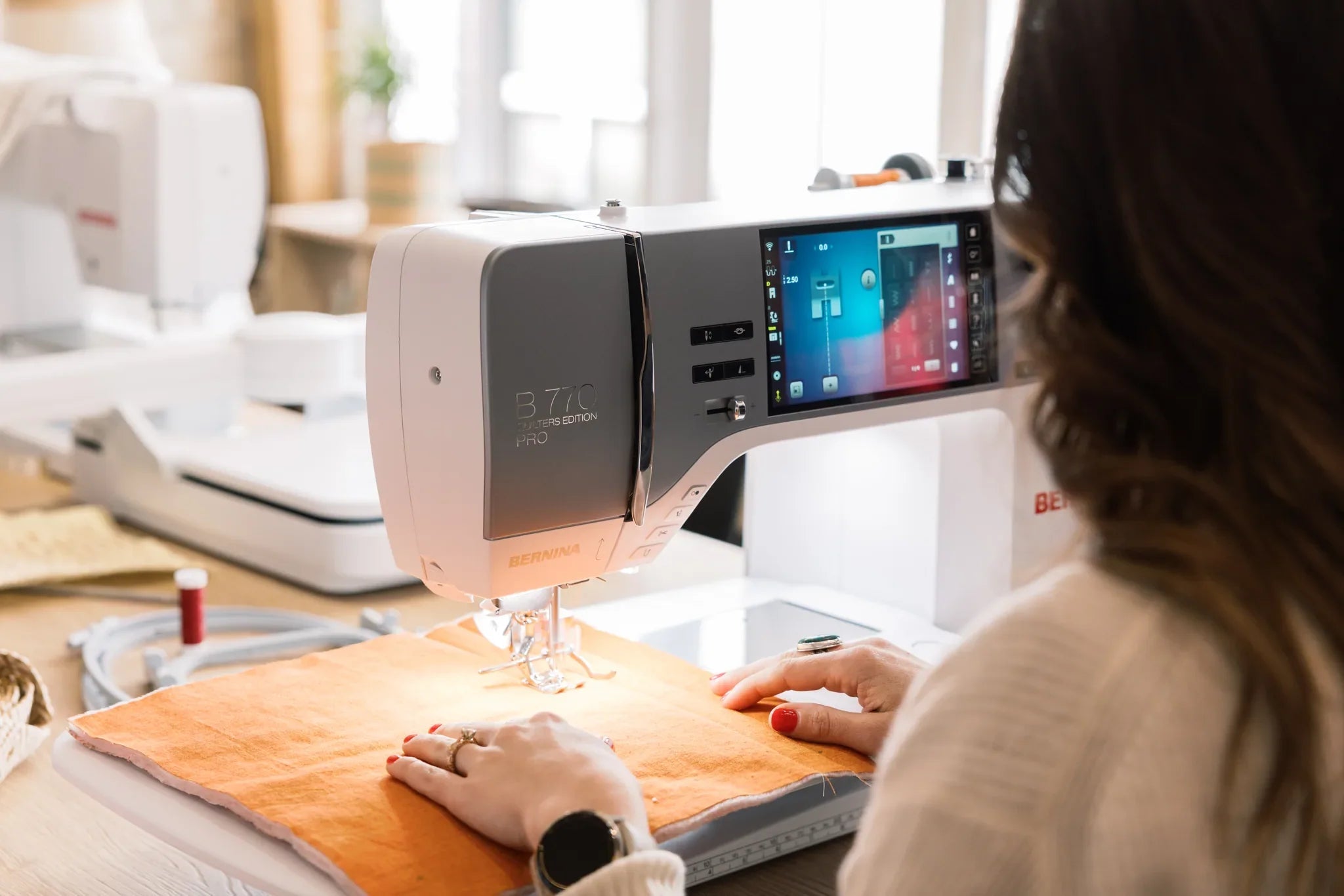 Machine à coudre et à broder BERNINA 770 QE PRO — en situation, atelier de quilting
