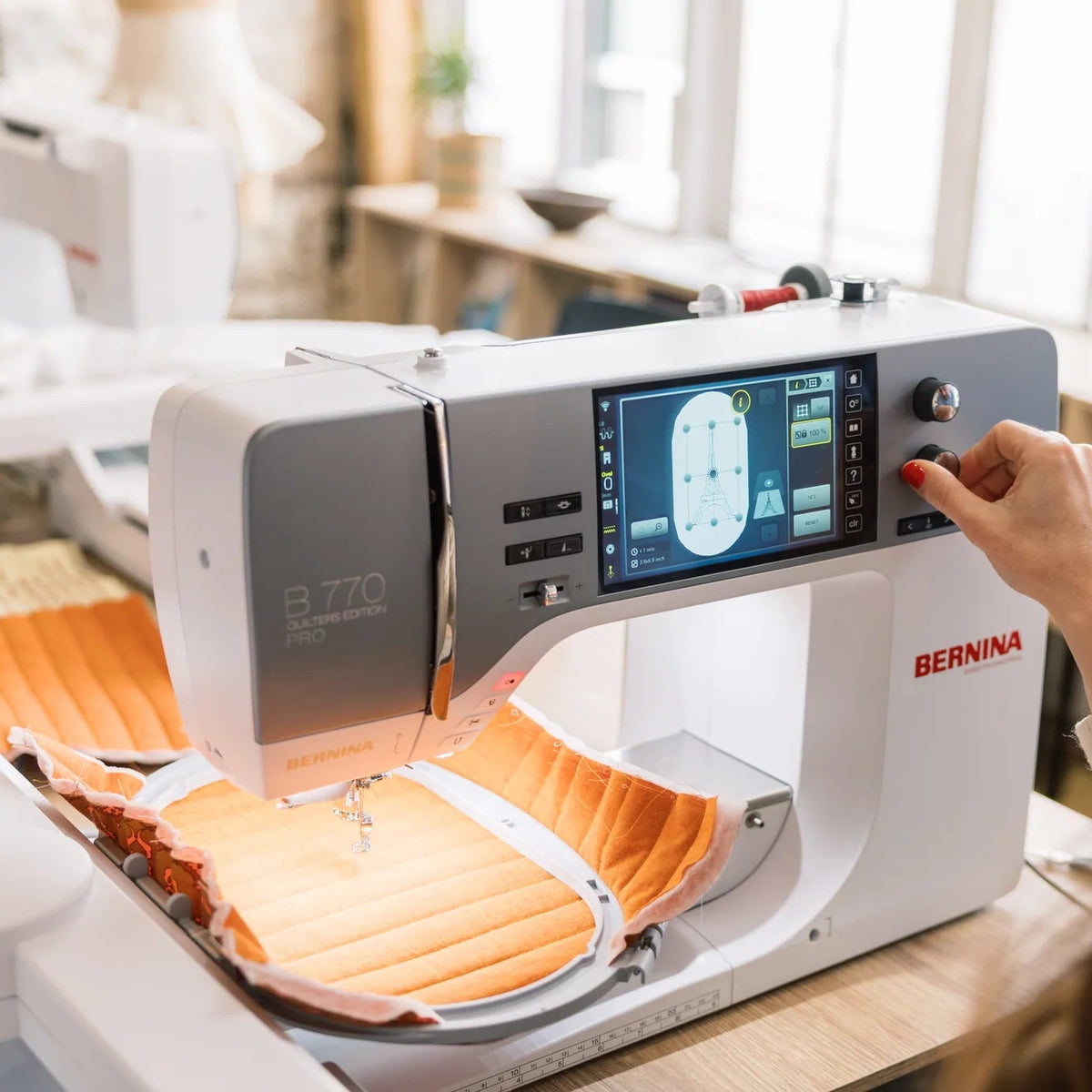 Machine à coudre et à broder BERNINA 770 QE PRO — en situation, atelier de quilting