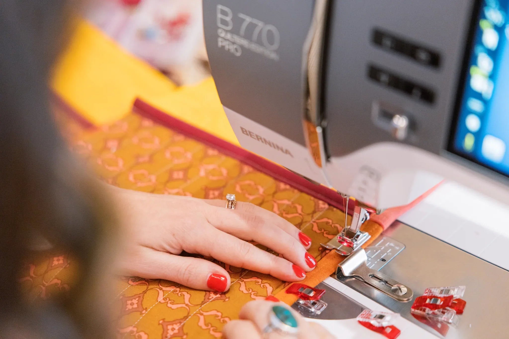 Machine à coudre et à broder BERNINA 770 QE PRO — en situation, atelier de quilting